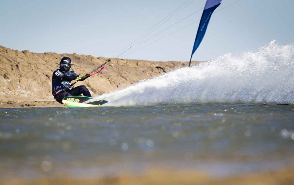 Alex Caizergues kite surfing
